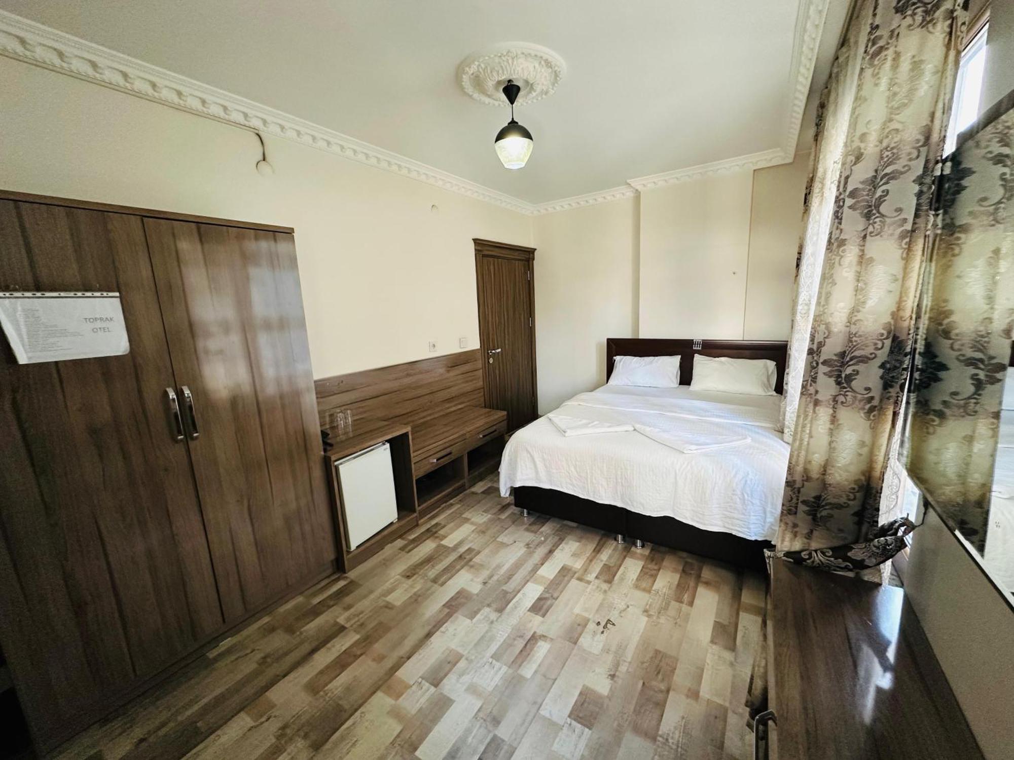 Toprak Hotel 반 외부 사진